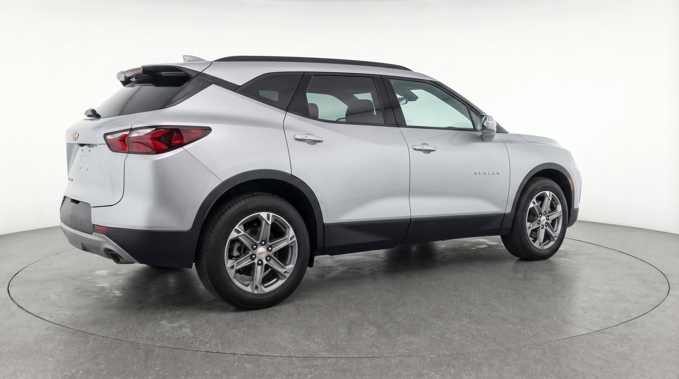 Used 2025 Chevrolet Blazer LT FWD image 9