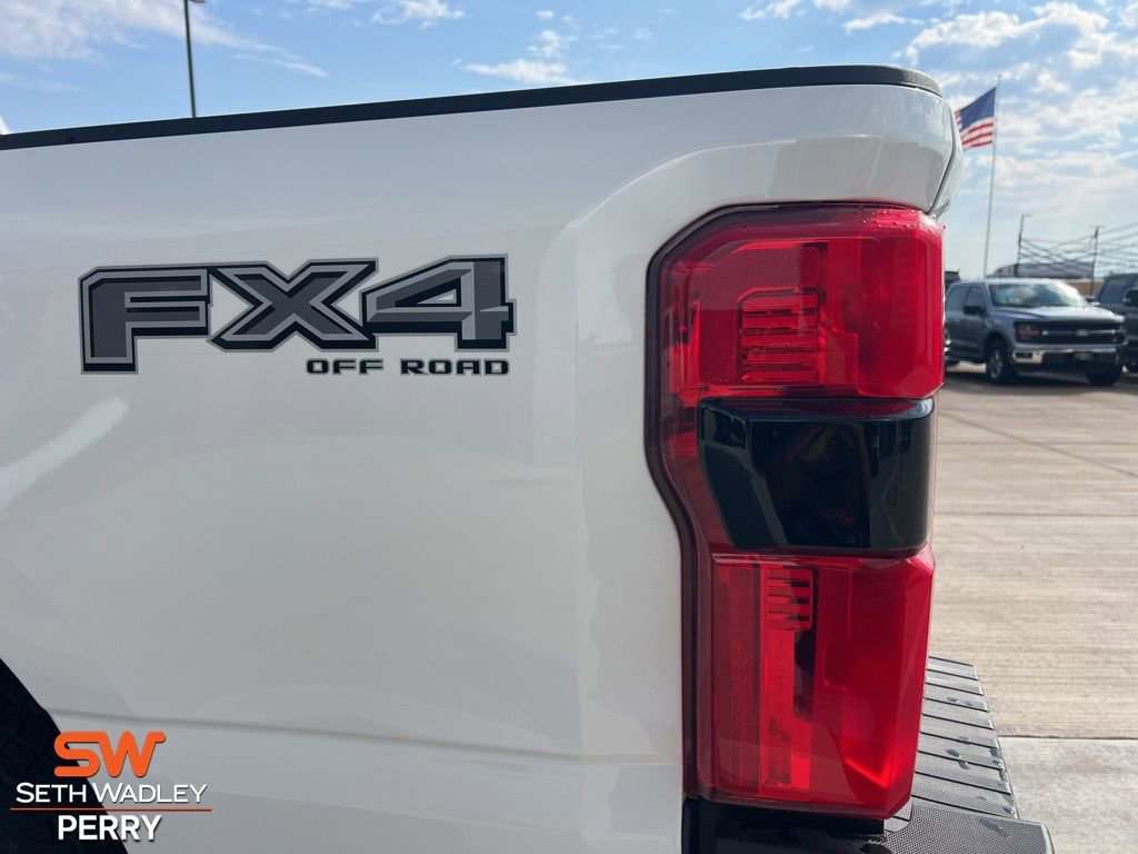 New 2026 Ford F350 Lariat w/ Black Appearance Package image 7