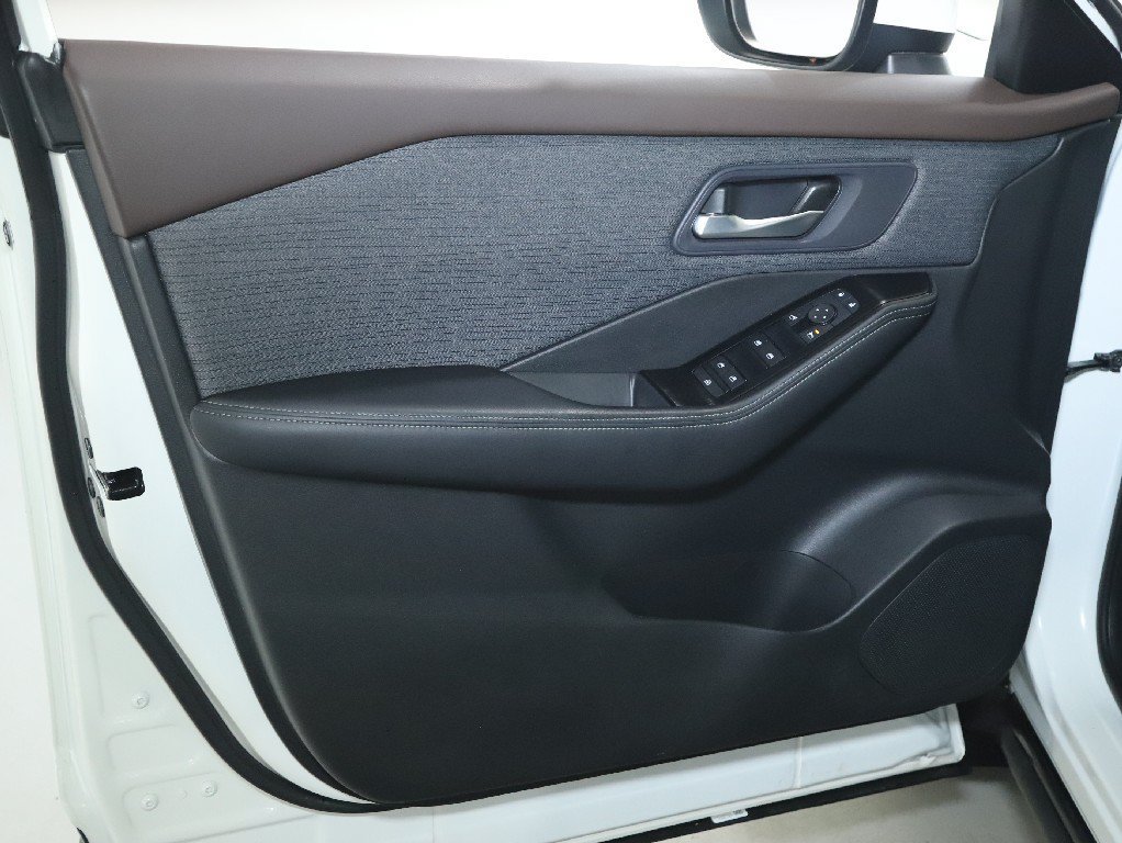 Used 2023 Nissan Rogue SV AWD/4WD image 15