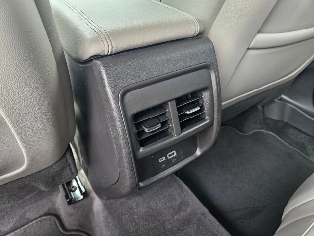 Used 2023 Cadillac XT4 Luxury FWD image 16