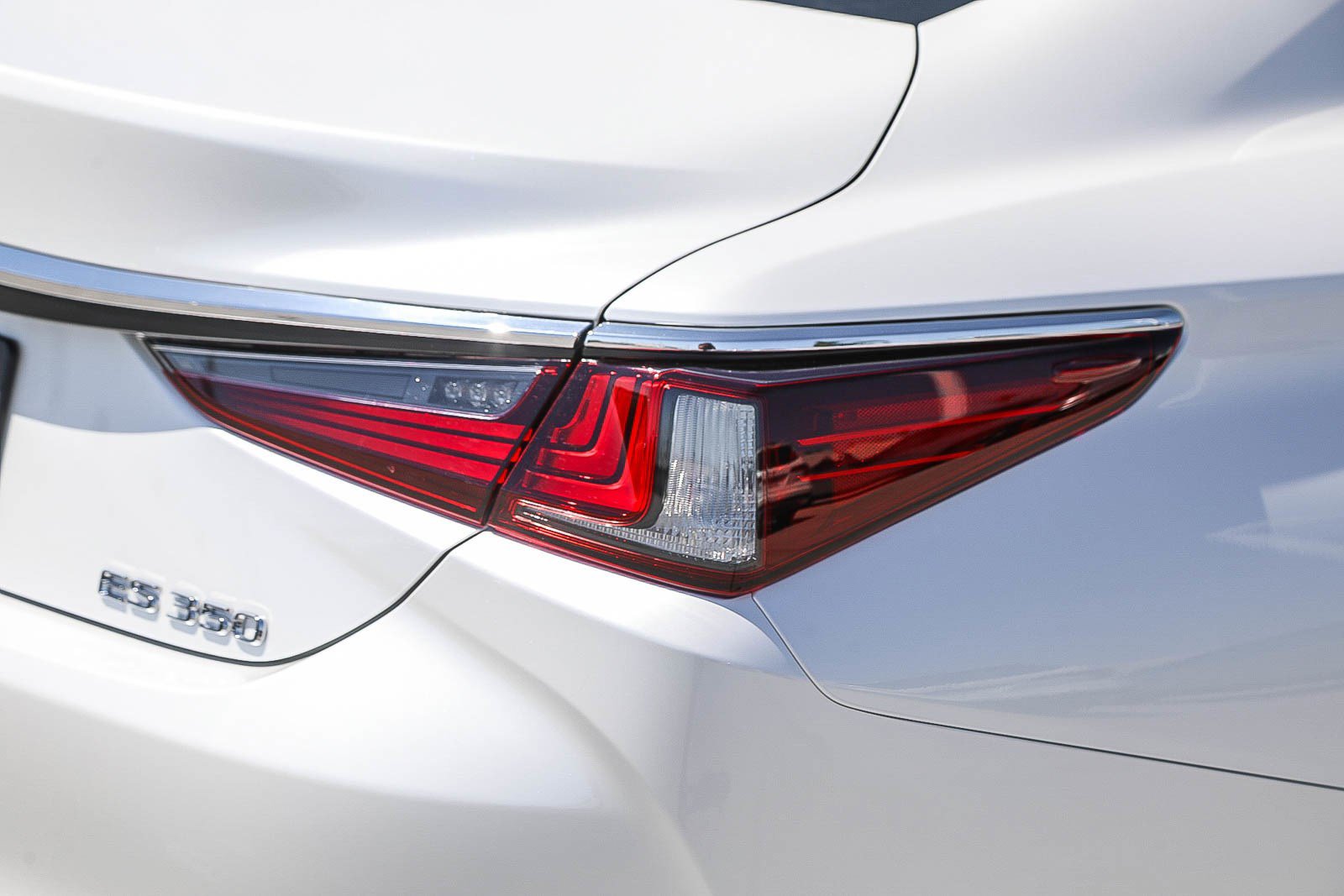 Used 2025 Lexus ES 350 FWD image 9