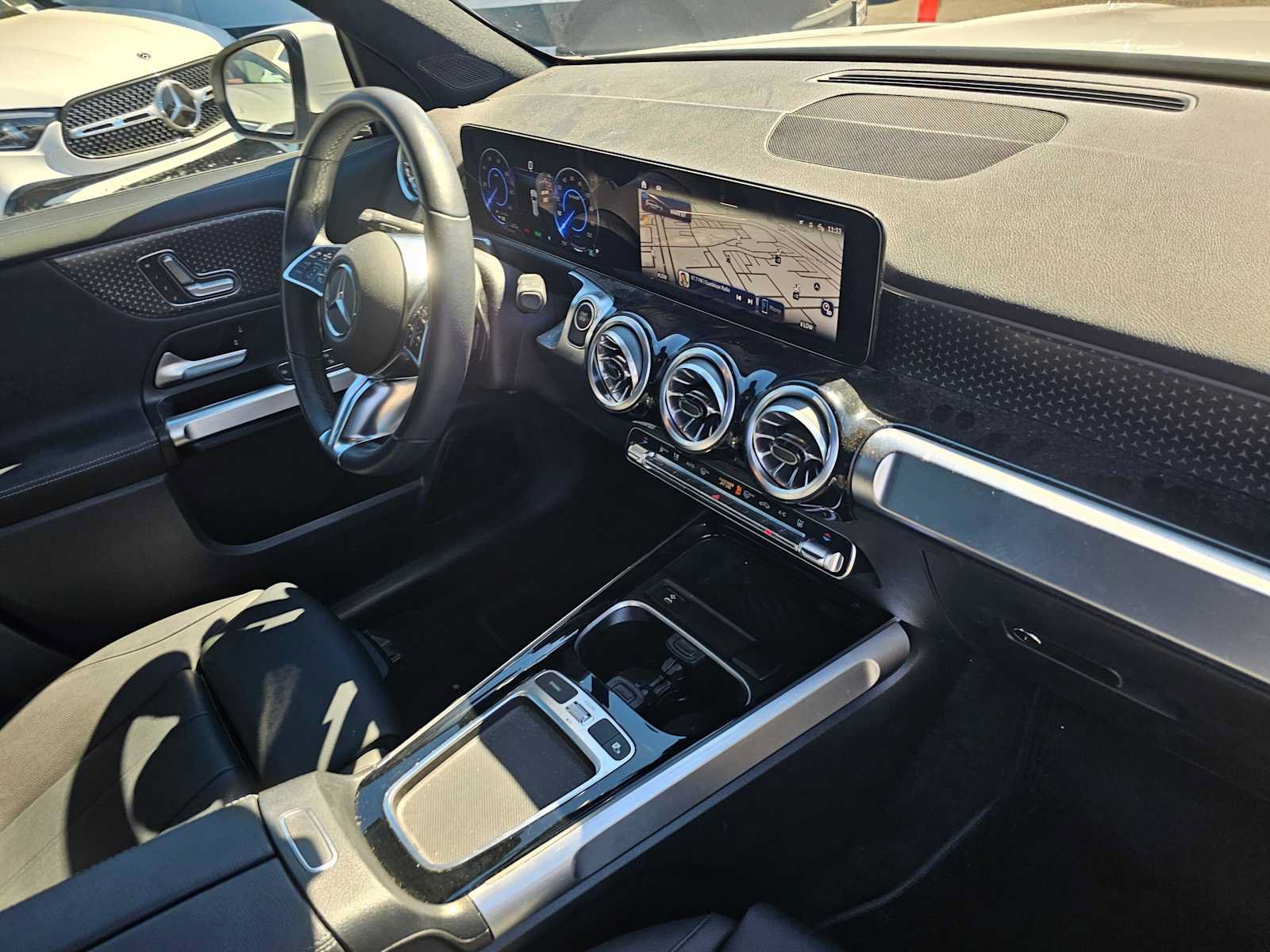 Used 2024 Mercedes-Benz EQB 250+ image 11