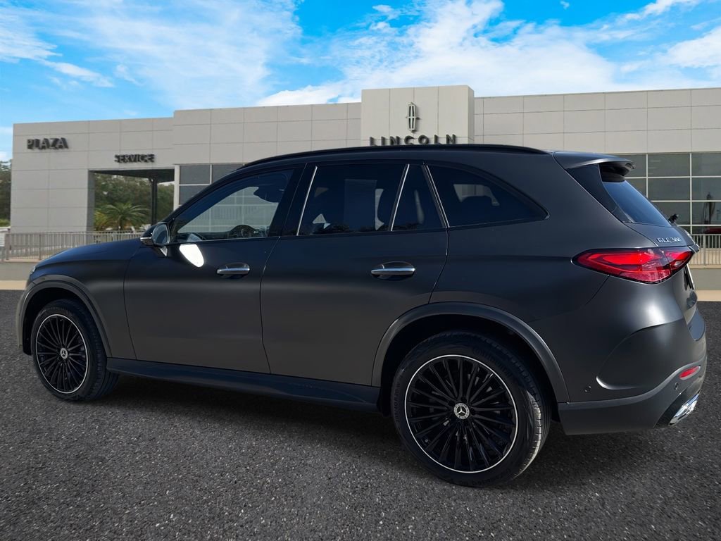 Used 2025 Mercedes-Benz GLC 300 4MATIC image 5