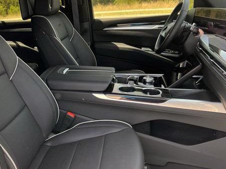 New 2025 Cadillac Escalade ESV Premium Luxury AWD/4WD image 24
