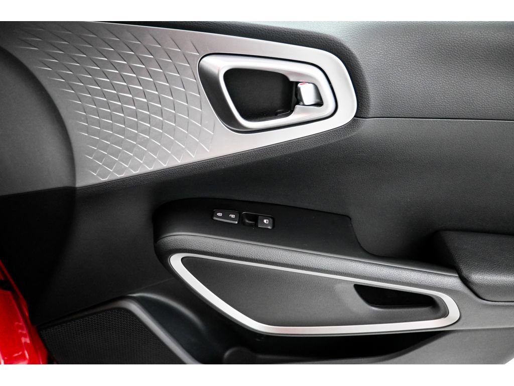 Used 2021 Kia Soul LX FWD image 18