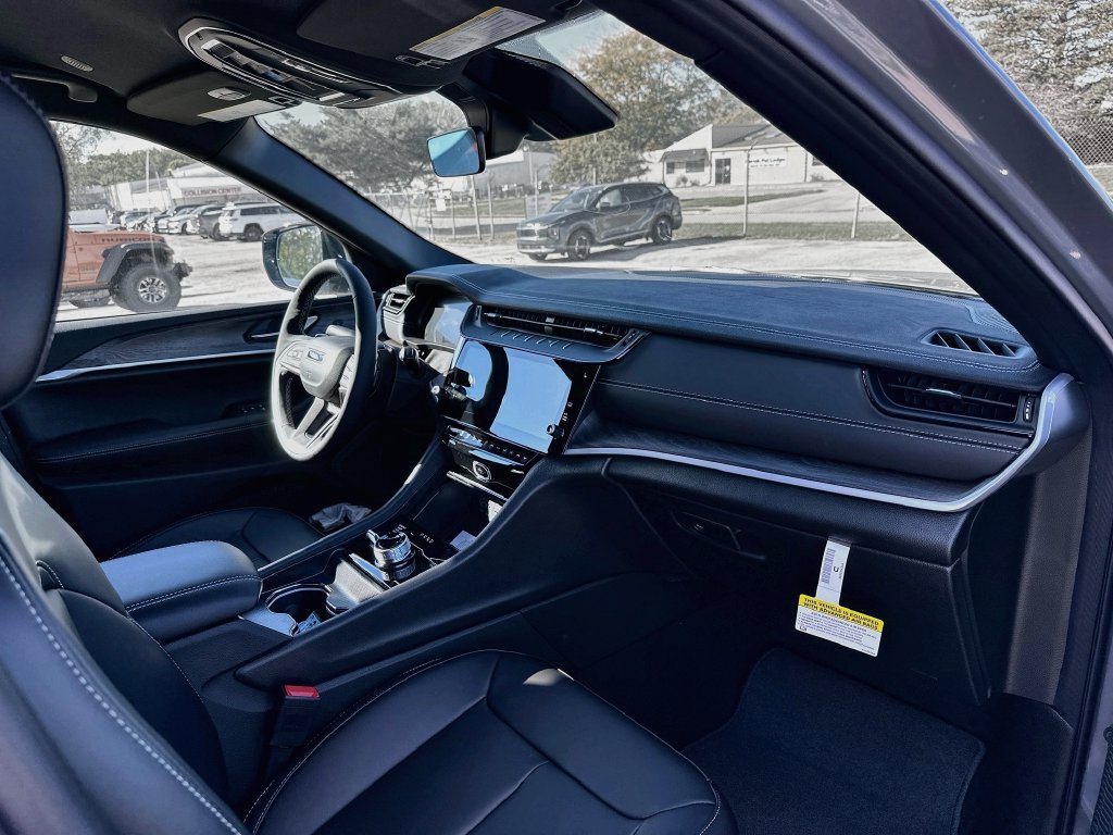 New 2027 Jeep Grand Cherokee L Limited AWD/4WD image 36