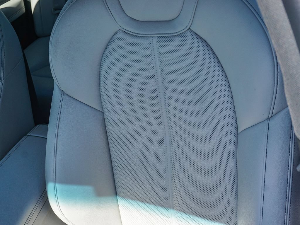 Used 2025 Genesis G70 2.5T RWD image 20
