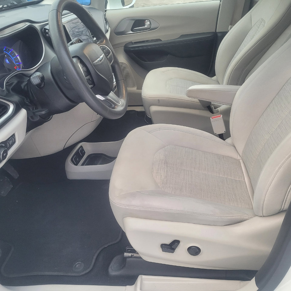 Used 2018 Chrysler Pacifica Touring Plus image 11