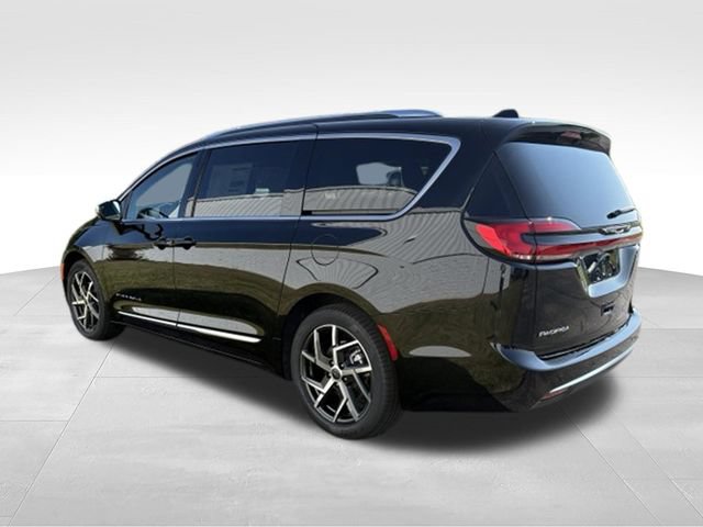 New 2027 Chrysler Pacifica Pinnacle w/ Theater Group FWD image 2