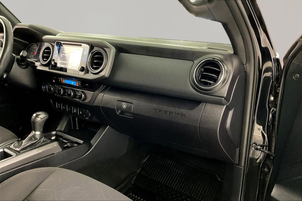 Used 2017 Toyota Tacoma TRD Off-Road w/ Premium & Technology Package image 22