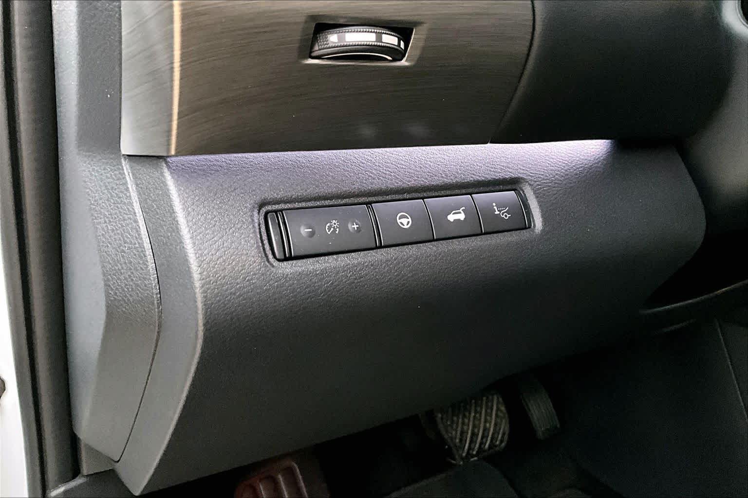 Used 2025 Nissan Pathfinder Platinum w/ Cargo Package FWD image 32
