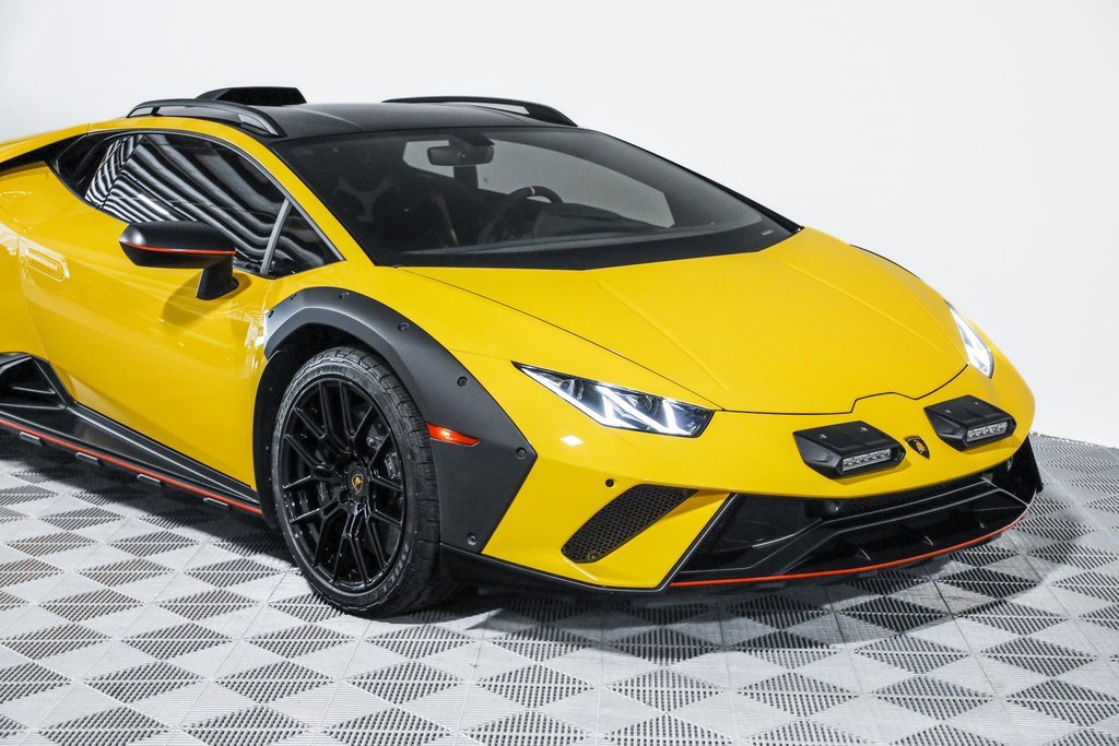 Used 2023 Lamborghini Huracan Sterrato image 7