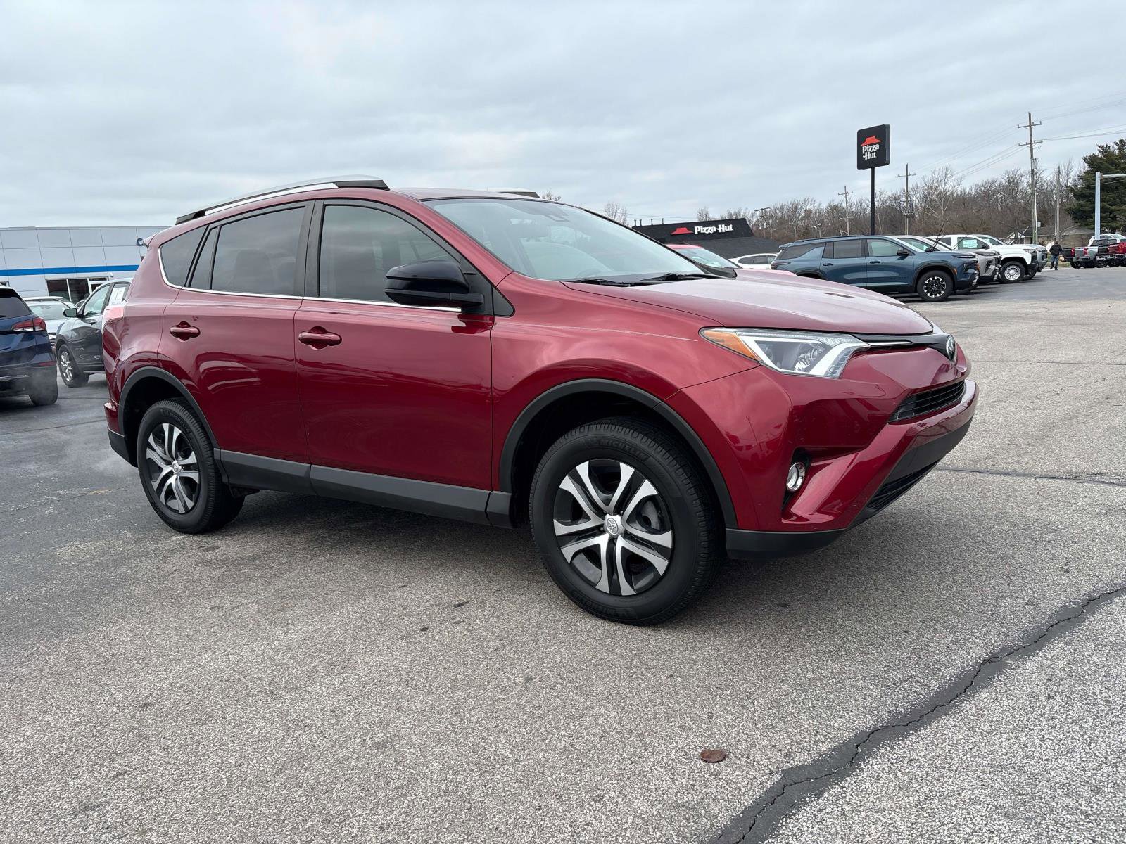 Used 2018 Toyota RAV4 LE image 8