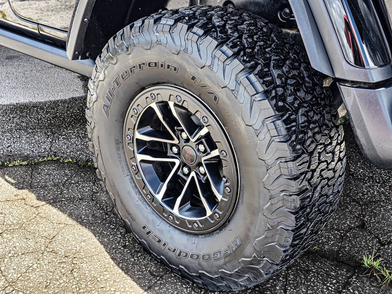 Used 2024 Jeep Wrangler Unlimited Rubicon AWD/4WD image 9