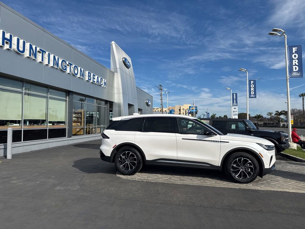 Used 2024 Lincoln Nautilus Premier w/ Equipment Group 102A image 3