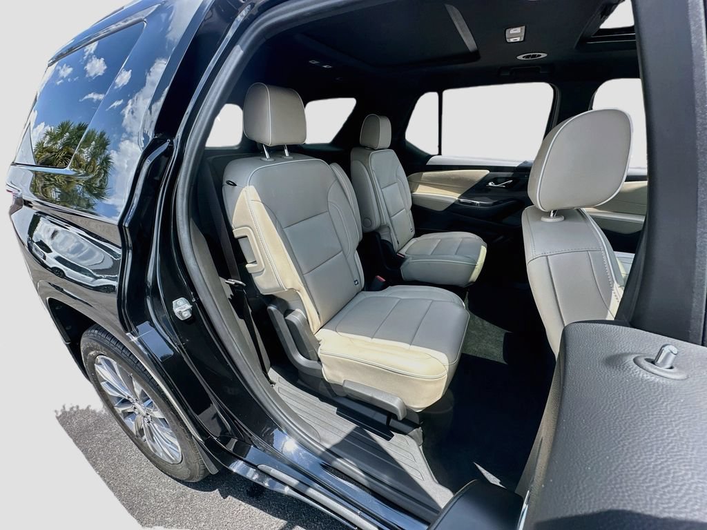 Used 2023 Chevrolet Traverse Premier FWD image 30