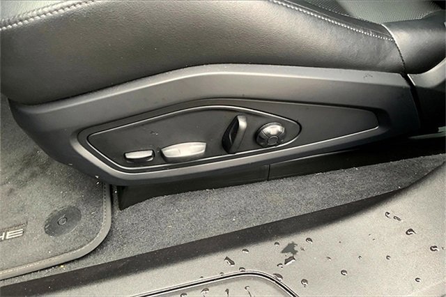 Used 2022 Porsche Taycan image 30