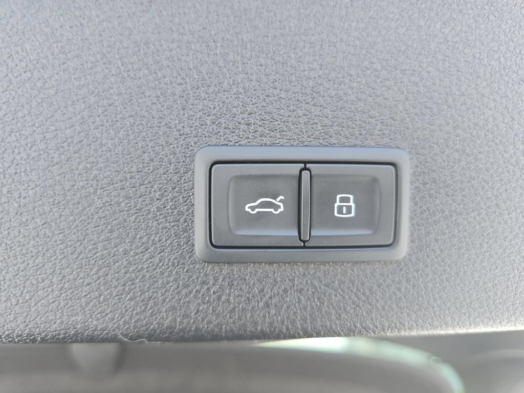Used 2024 Audi Q8 e-tron Premium AWD/4WD image 31