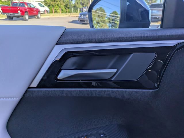 New 2025 Mitsubishi Outlander SE image 11