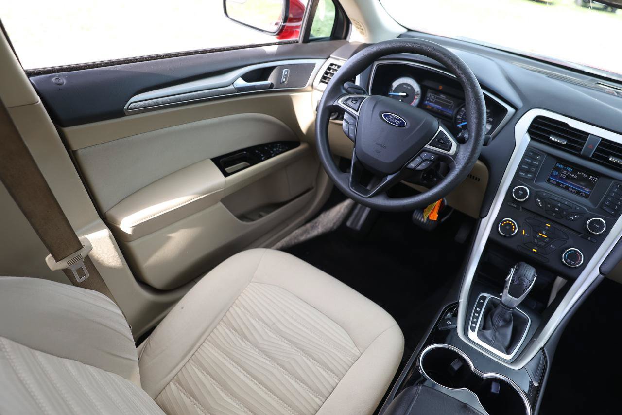 Used 2016 Ford Fusion SE FWD image 20