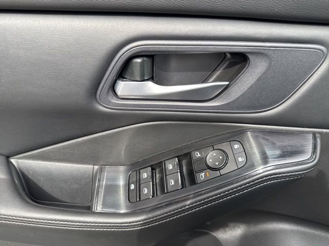 Used 2024 Nissan Rogue SV FWD image 6