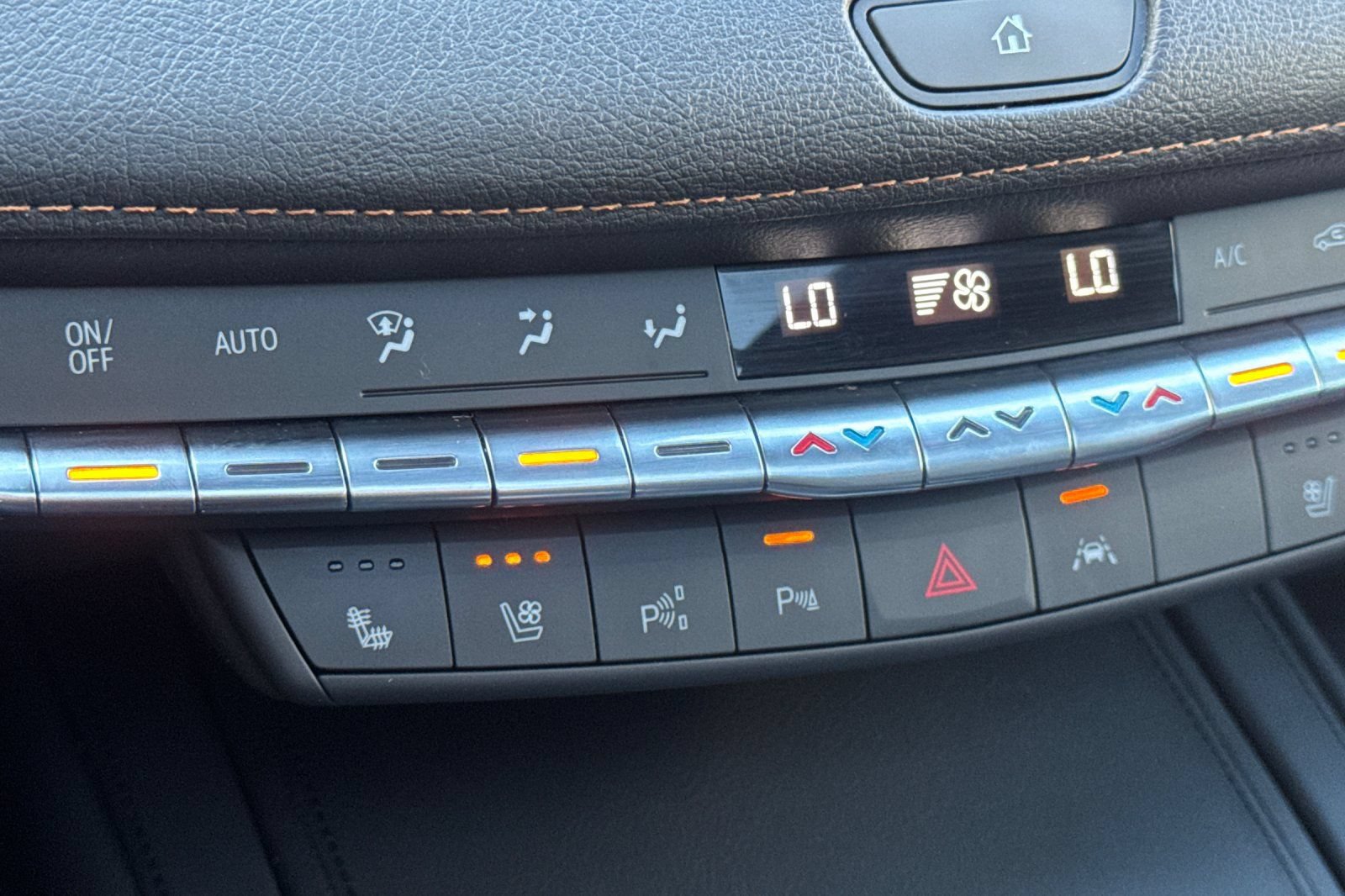 Used 2022 Cadillac XT4 Sport AWD/4WD image 27
