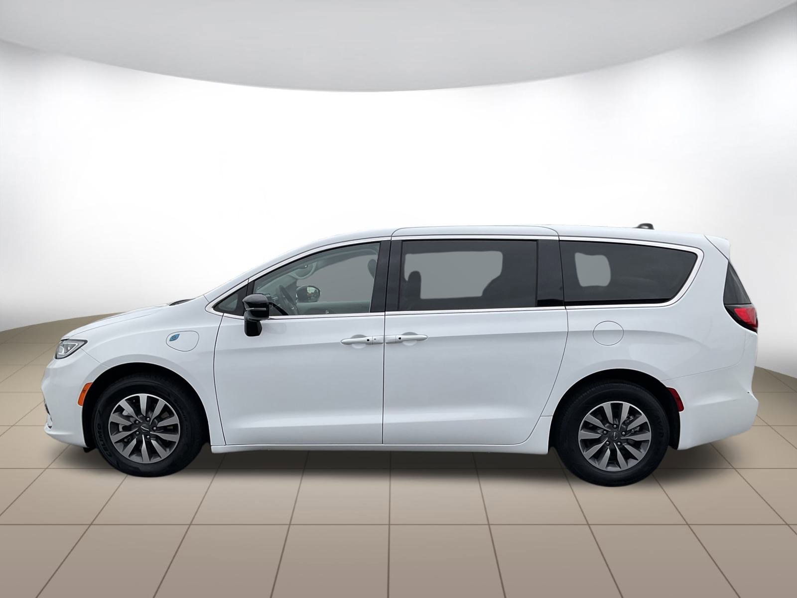 Used 2024 Chrysler Pacifica Select FWD image 4