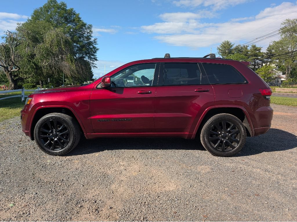 Used 2018 Jeep Grand Cherokee Altitude AWD/4WD image 9