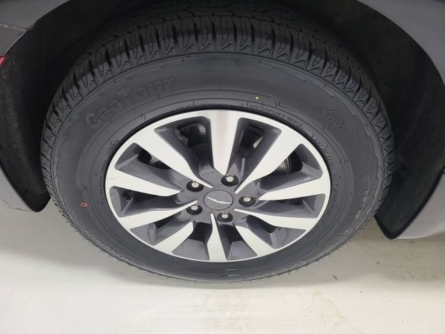 Used 2023 Chrysler Pacifica Limited FWD image 42