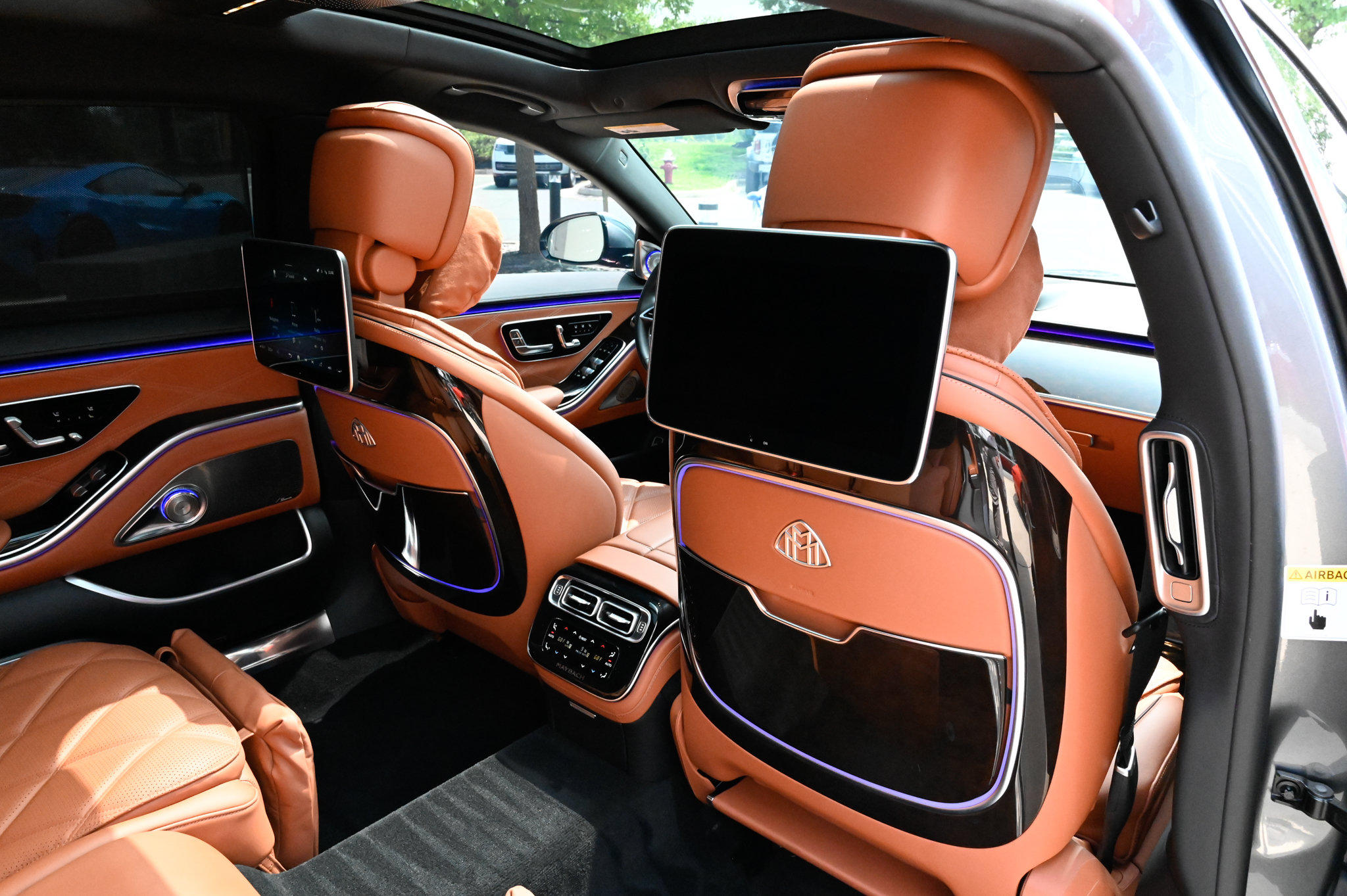 Used 2023 Mercedes-Benz Maybach S 680 4MATIC w/ Manufaktur Leather Package image 55
