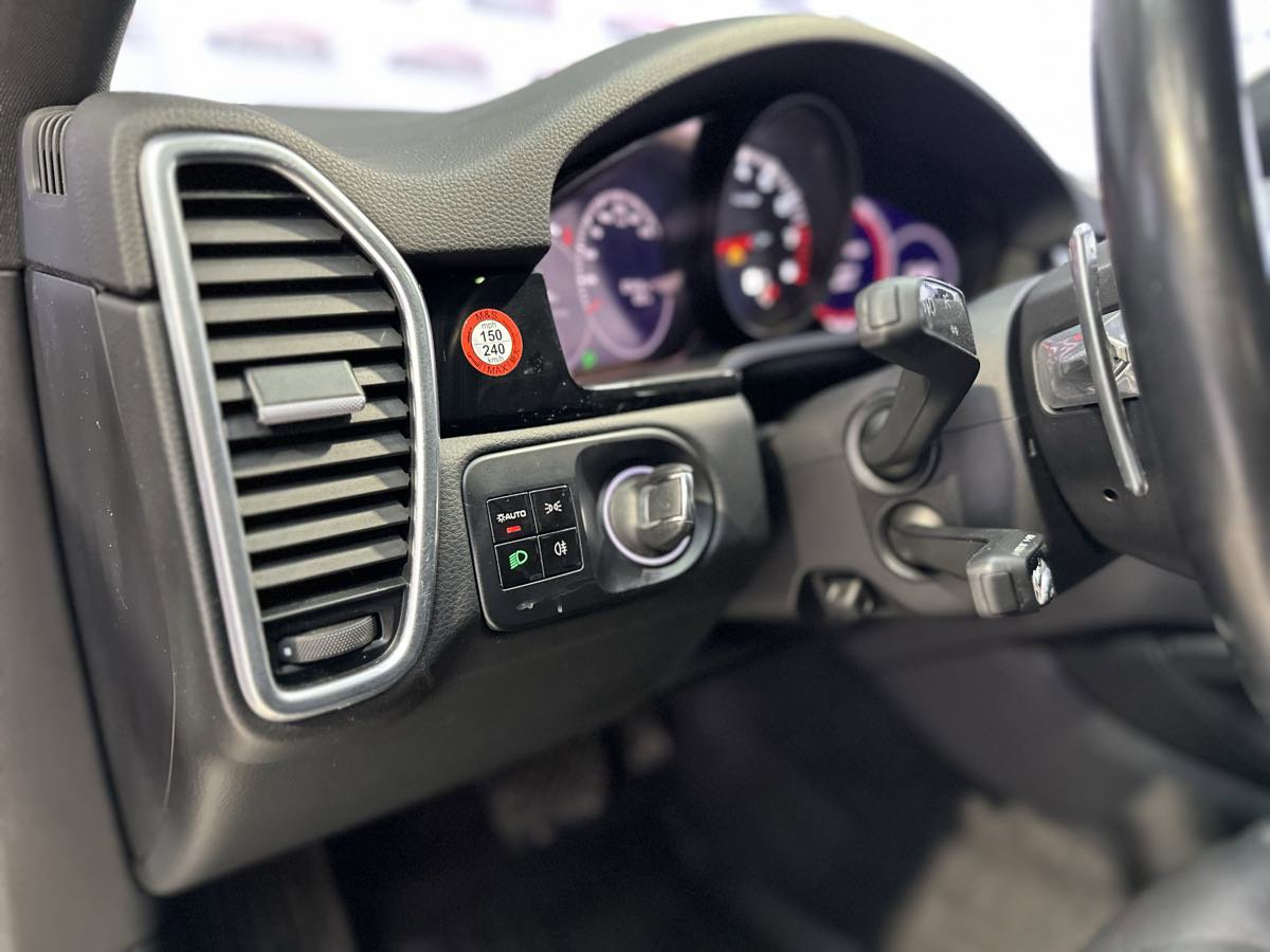 Used 2021 Porsche Cayenne image 37