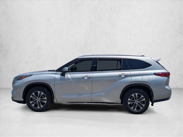 Used 2021 Toyota Highlander XLE AWD/4WD image 8