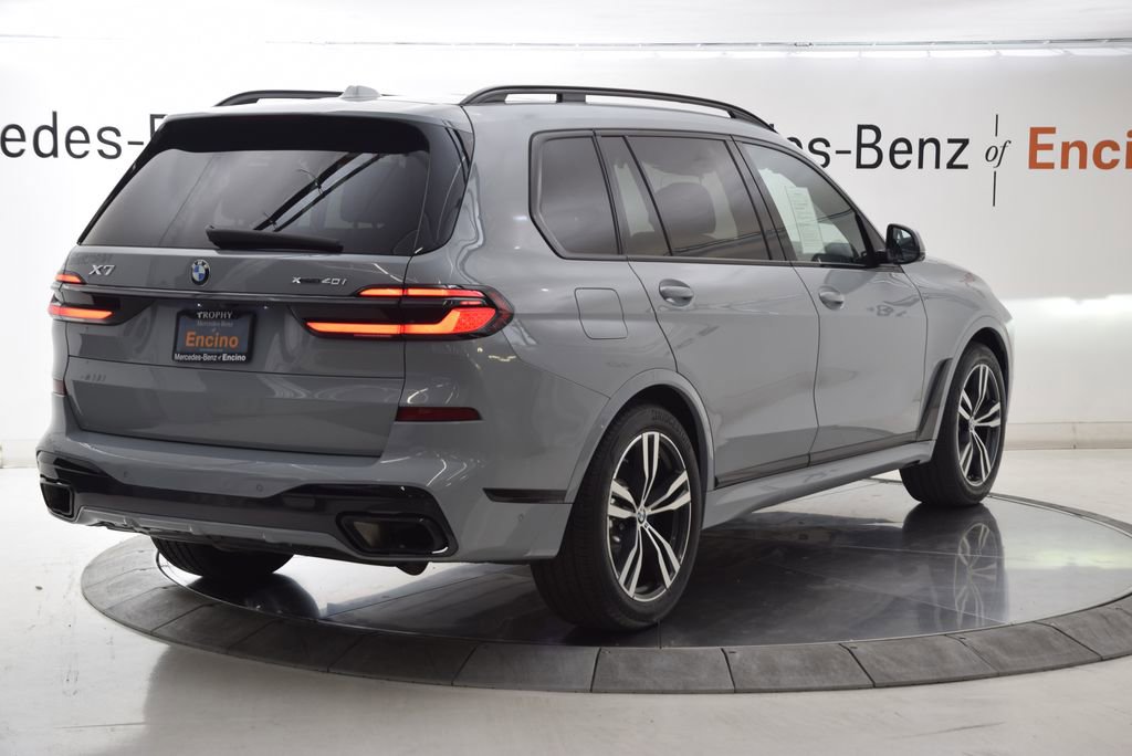 Used 2024 BMW X7 xDrive40i w/ M Sport Package AWD/4WD image 6
