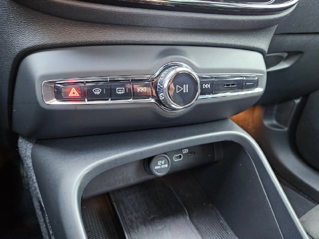 Certified 2023 Volvo C40 P8 Recharge Ultimate w/ Protection Package Premier AWD/4WD image 25