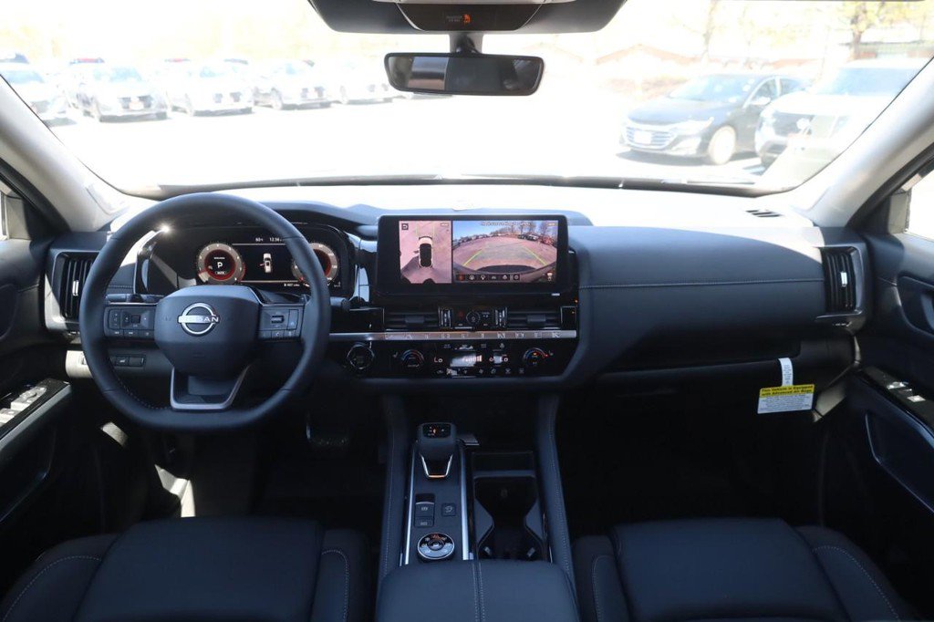 New 2026 Nissan Pathfinder SL image 7