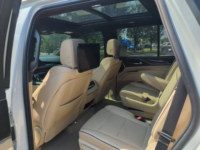 Used 2023 Cadillac Escalade Premium Luxury AWD/4WD image 17
