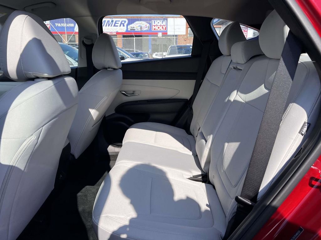Certified 2025 Hyundai Tucson SE image 13