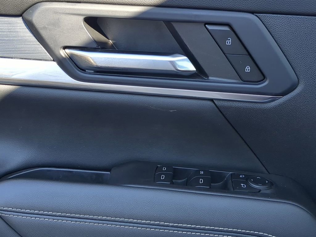 Used 2025 GMC Terrain Elevation image 13