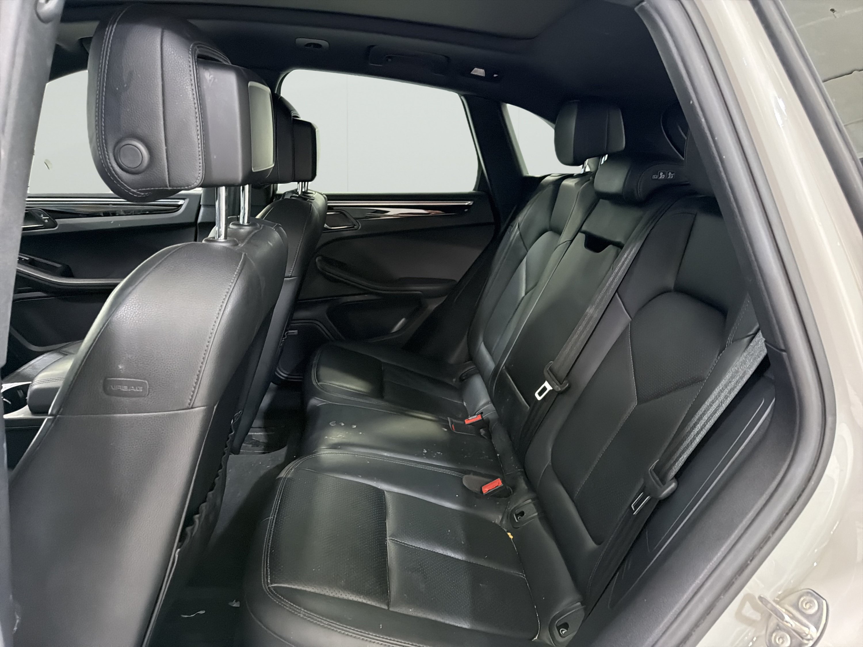 Used 2021 Porsche Macan AWD/4WD image 10