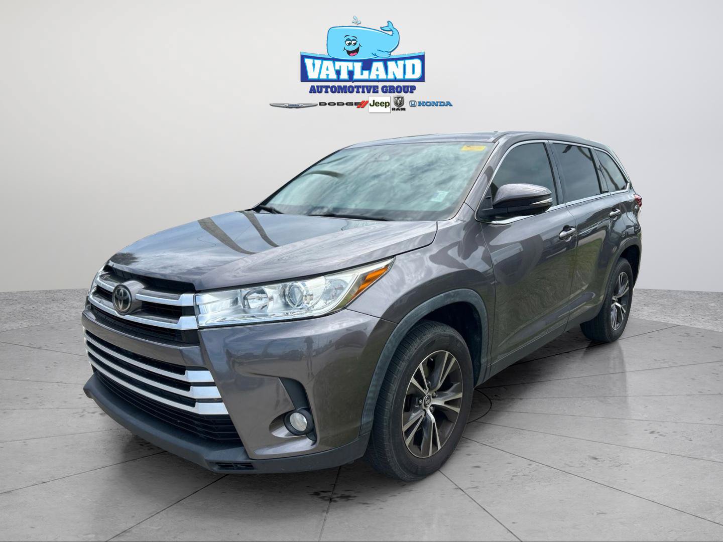 Used 2019 Toyota Highlander Plus FWD image 1