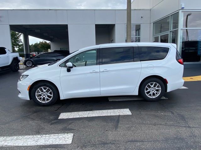 Used 2022 Chrysler Voyager LX FWD image 6