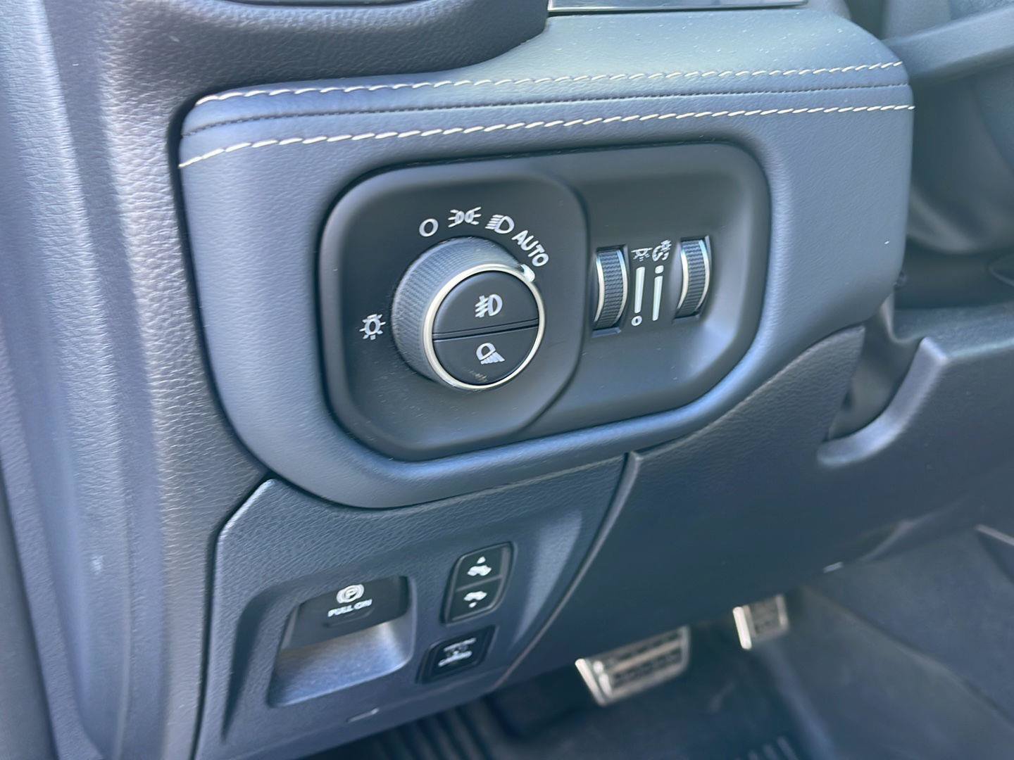 Used 2024 RAM 1500 Limited AWD/4WD image 19