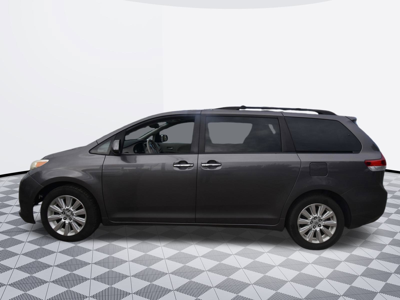 Used 2012 Toyota Sienna XLE w/ XLE Navigation Pkg AWD/4WD image 2