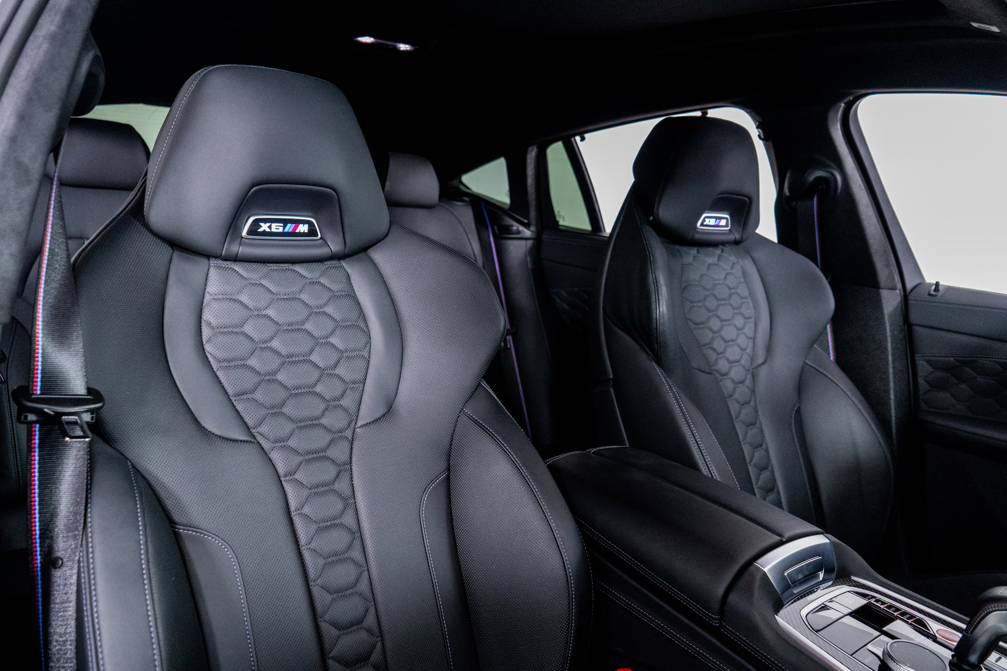 Used 2025 BMW X6 M Competition w/ Executive Package image 30