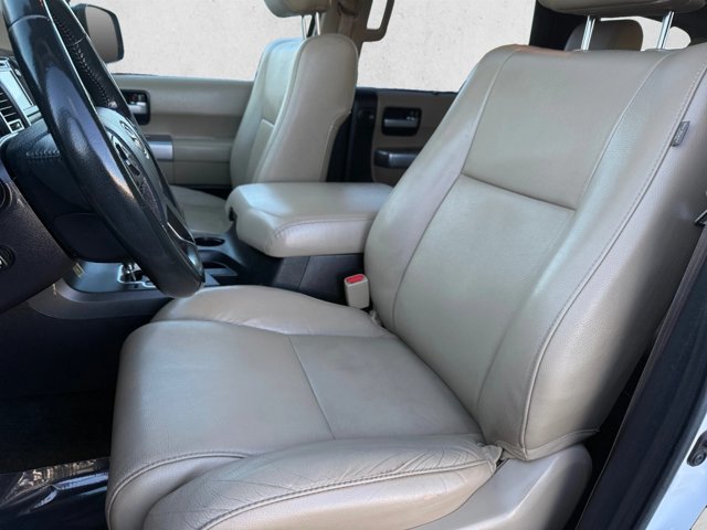 Used 2018 Toyota Sequoia Limited w/ Safety & Convenience Package AWD/4WD image 17