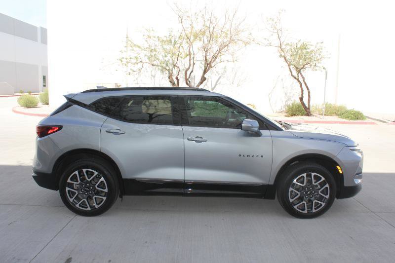 Used 2023 Chevrolet Blazer RS w/ Driver Confidence II Package FWD image 5