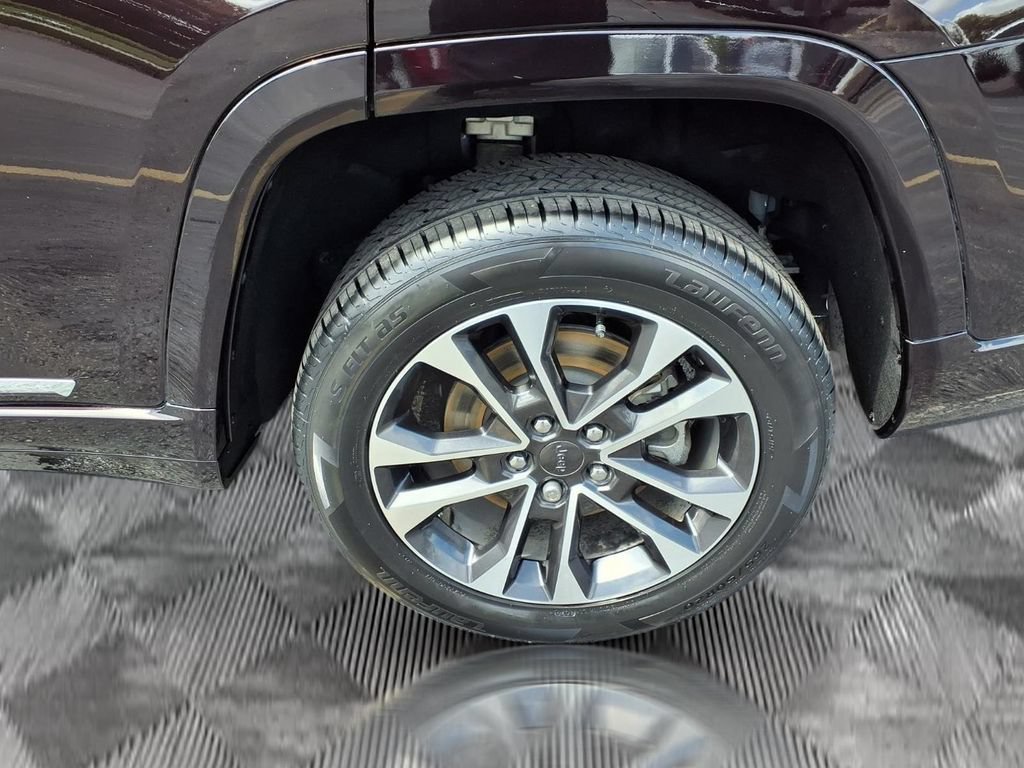 Used 2022 Jeep Grand Cherokee L Overland w/ Luxury Tech Group IV AWD/4WD image 26