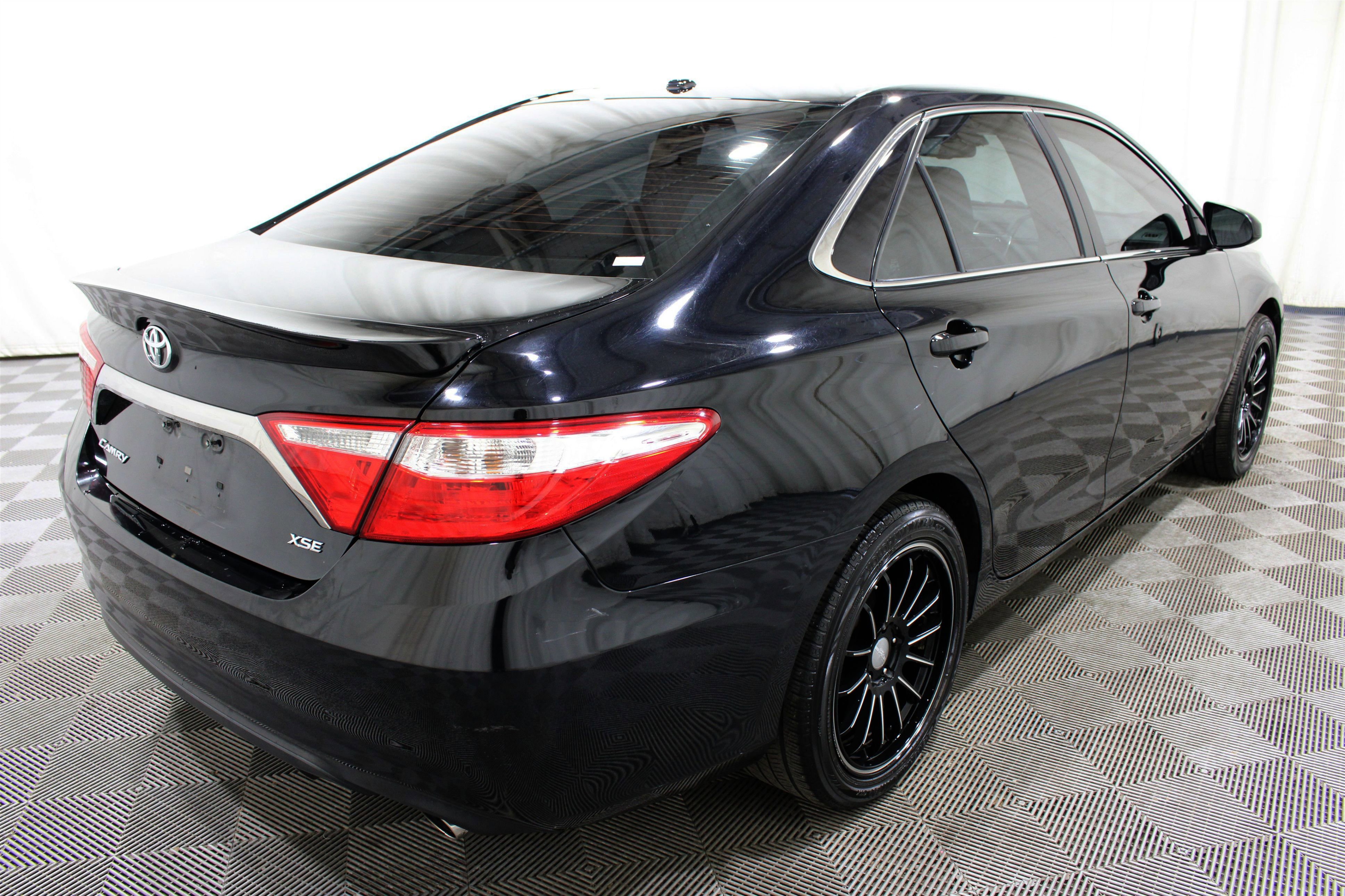 Used 2015 Toyota Camry XSE w/ Advanced Technology Package FWD image 31