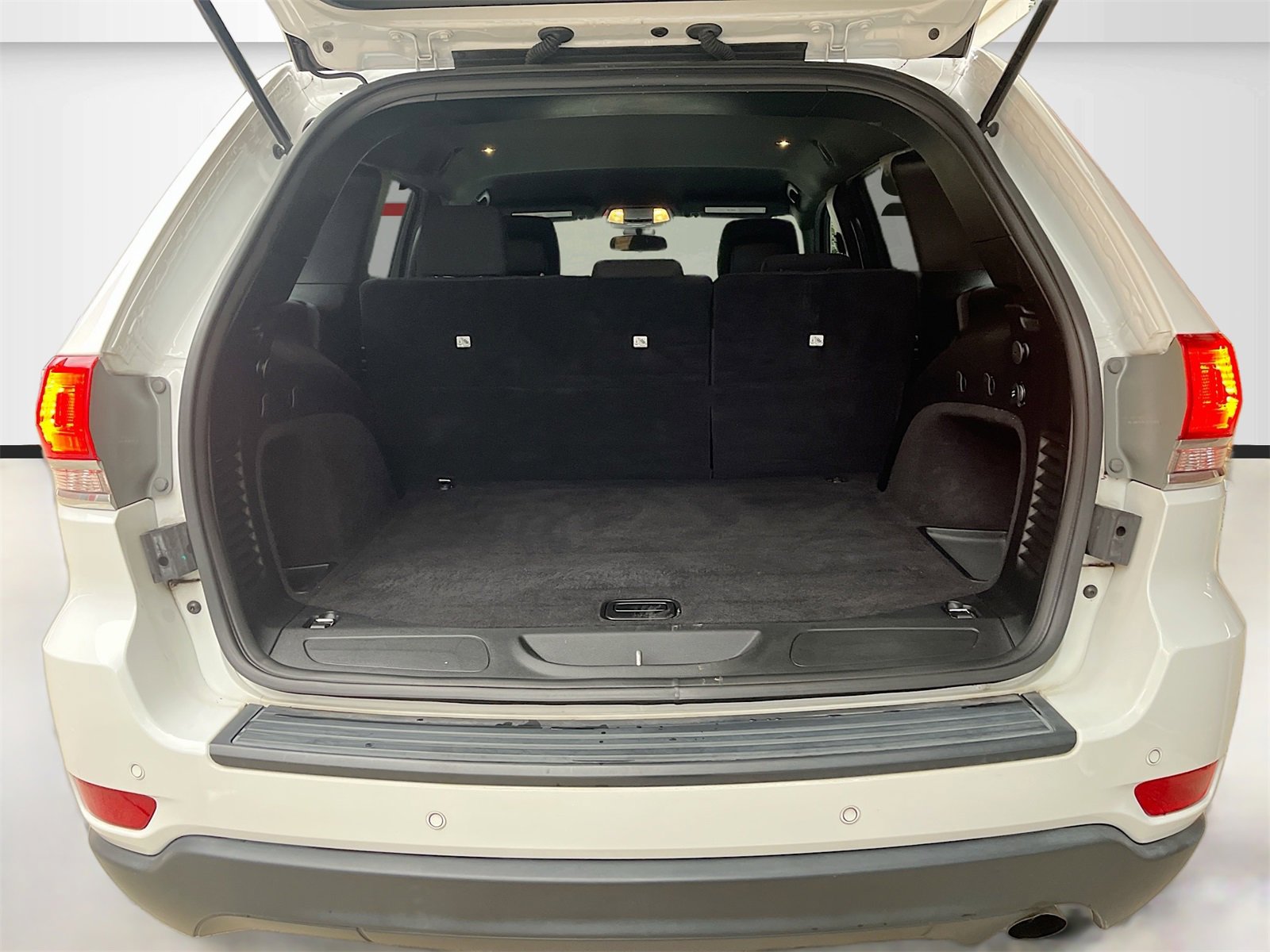 Used 2019 Jeep Grand Cherokee Laredo image 24