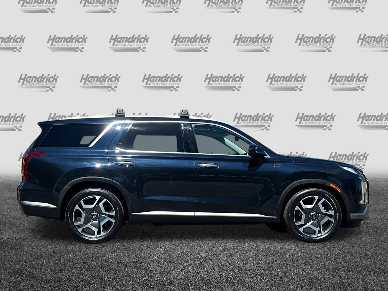 Used 2023 Hyundai Palisade SEL FWD image 3
